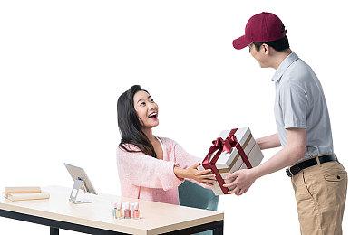 《怪物猎人：荒野》更新出新bug 进帐篷换衣服竟会崩溃